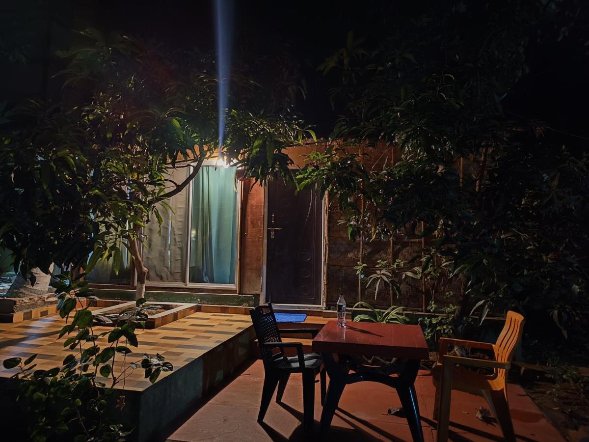 Lotus Riya Home Stay Hampi Exterior foto